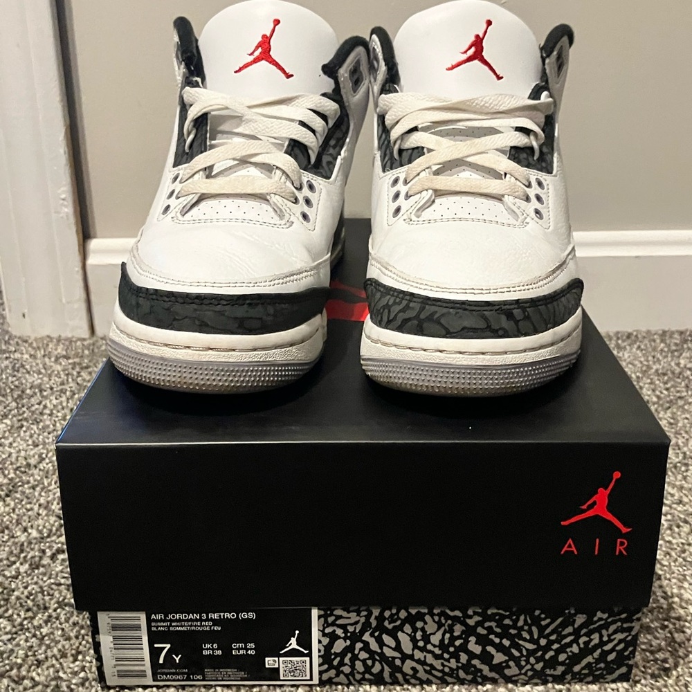 Jordan White and Black Sneakers Iconic Design
